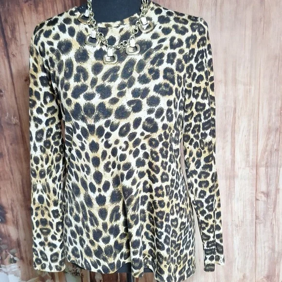 Chico's leopard print long sleeve top size 1 - Picture 2 of 10